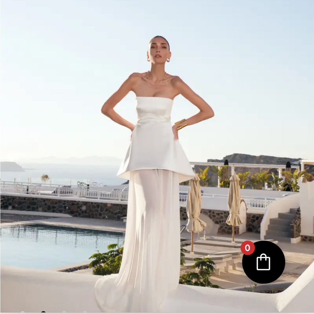 Elegant White Strapless Dress